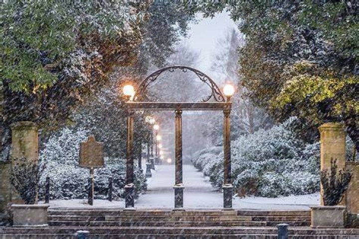 Does it snow in chattahoochee?