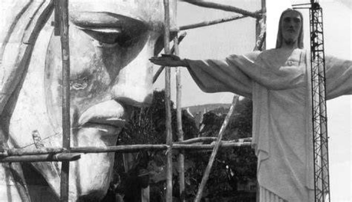 How christ the redeemer was built?