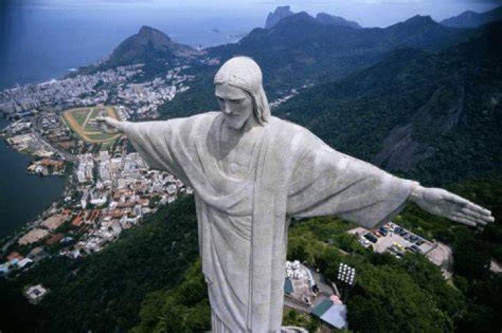 Why christ the redeemer was built?
